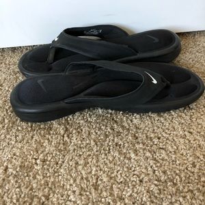 Women’s Nike flip flops